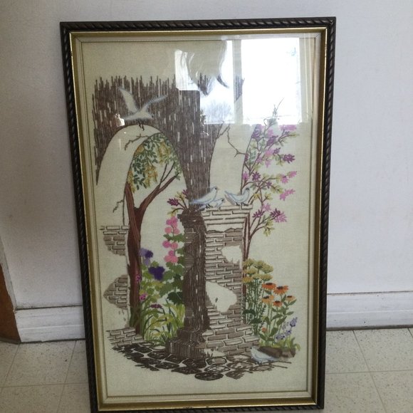 Vintage big embroidery art framed 1975 National Paragon design tree flower bird - Picture 2 of 4